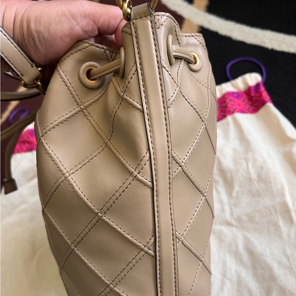 Tory Burch Tan Shoulder Bag with Drawstring Closure and Quilted Texture - Picture 6 of 10